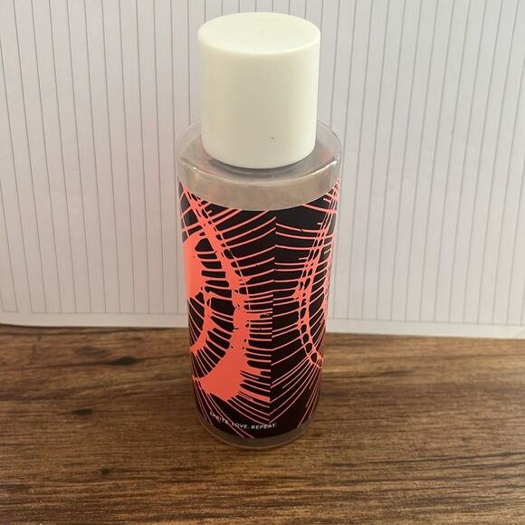 Weekend Zen Red Tea & Sage Body Mist - Picture 2 of 2